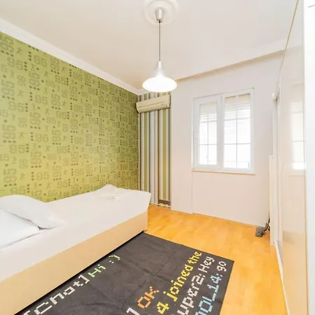 Stone Flat W Balcony 3 Min To Hadrian Gates