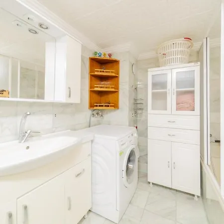 Apartman Stone Flat W Balcony 3 Min To Hadrian Gates