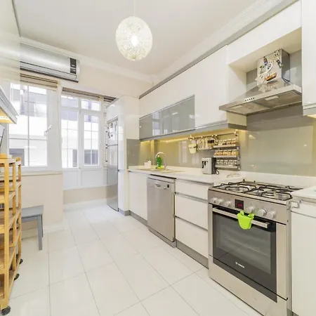 Stone Flat W Balcony 3 Min To Hadrian Gates *