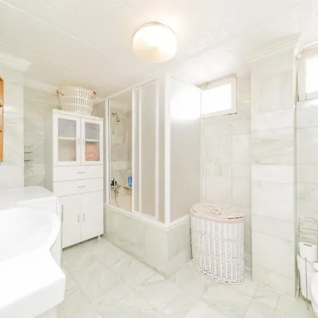 Stone Flat W Balcony 3 Min To Hadrian Gates *