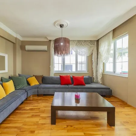 Stone Flat W Balcony 3 Min To Hadrian Gates דירה *